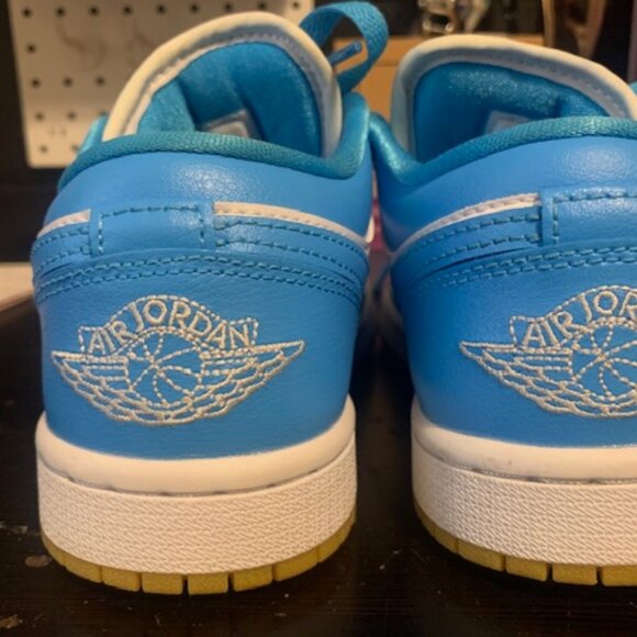 Women's Size 6 Air Jordan 1 Low Sneakers - Picture 5 of 6